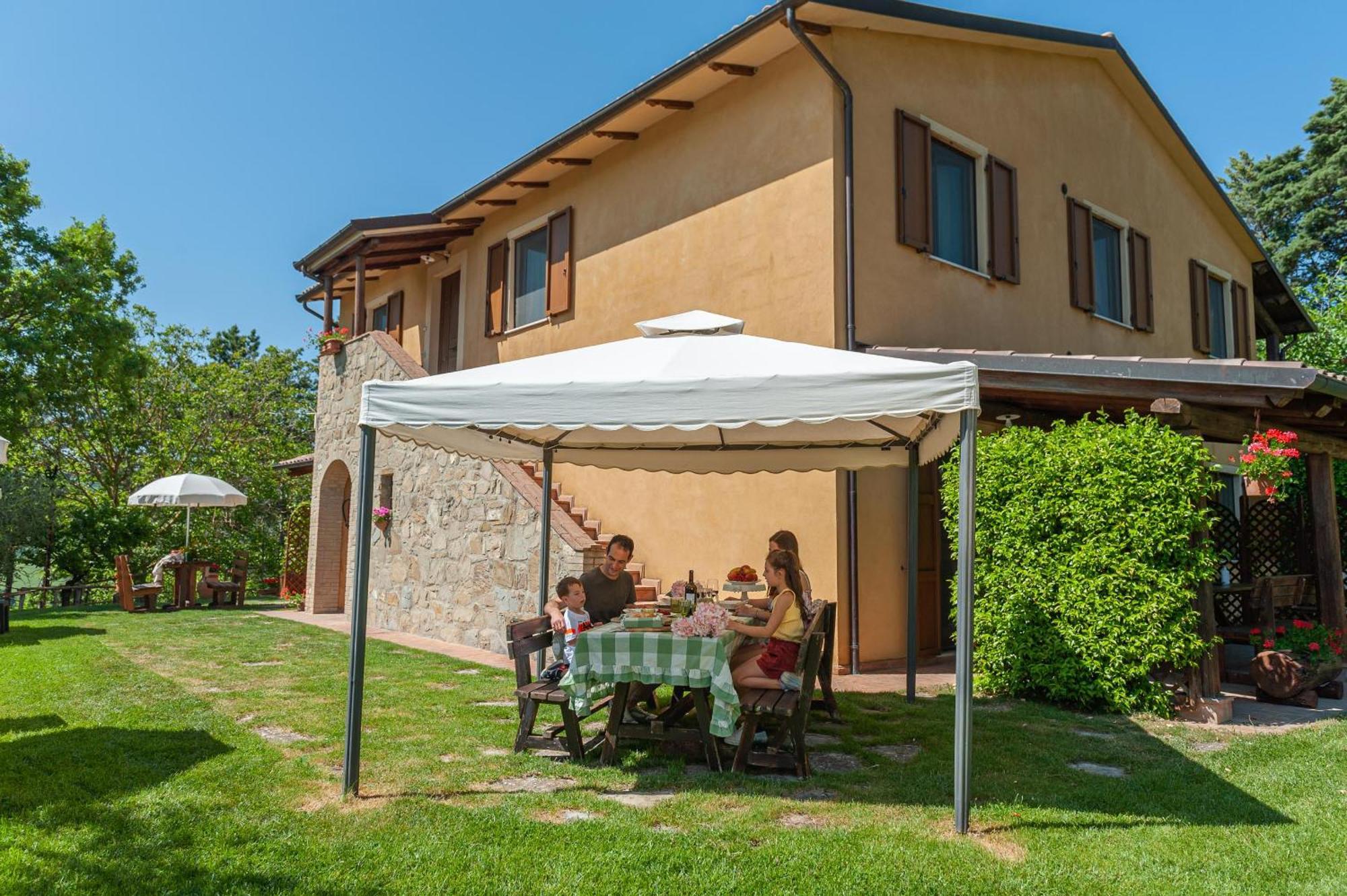 Agriturismo Le Dolci Colline Valfabbrica Ngoại thất bức ảnh
